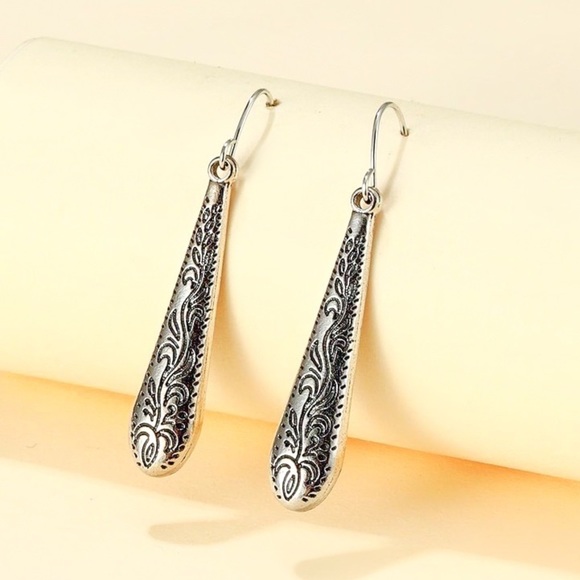 GlitzBlitz Boutique Jewelry - Any 2/$20! Silver Engraved Waterdrop Boho Earrings